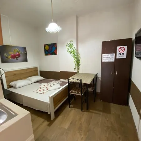 9 Mai Central Studio Apartment