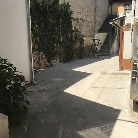 9 Mai Central Studio Apartment *
